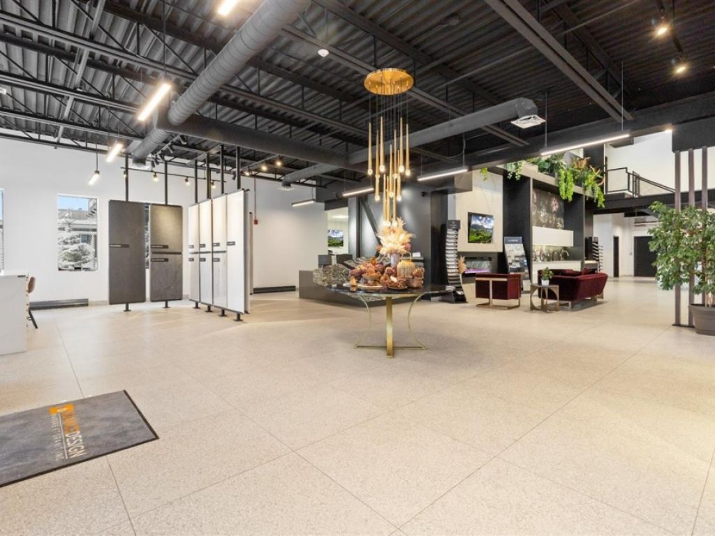 Industrial building for sale