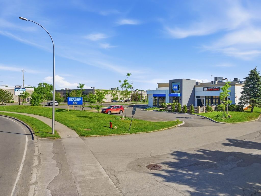 Commercial space 2,031 to 4,110 sqft in Boucherville