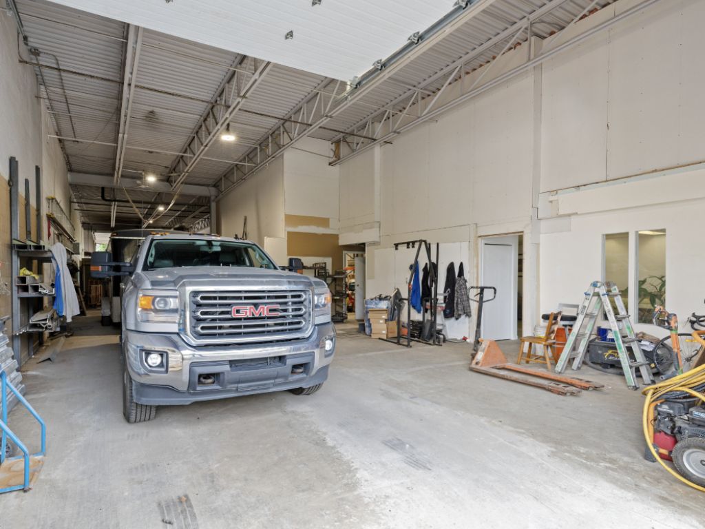 Isolated industrial premises, strategic sector