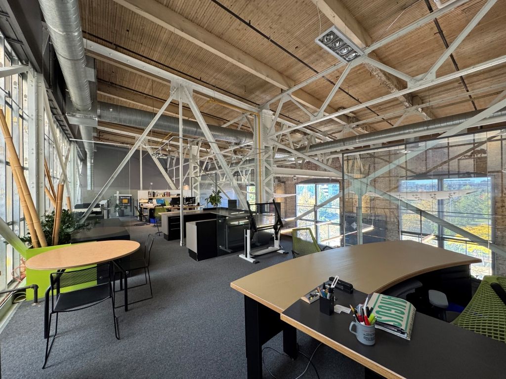 Technopôle Angus      2522 square feet