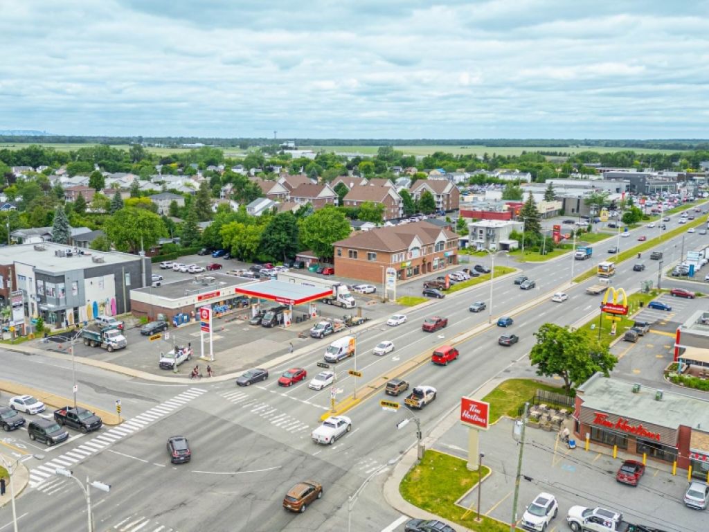 Commercial space 1000 sqft Sought after area in Chambly