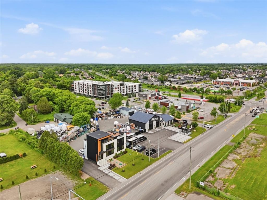 B�tisse commerciale/Bureau � vendre