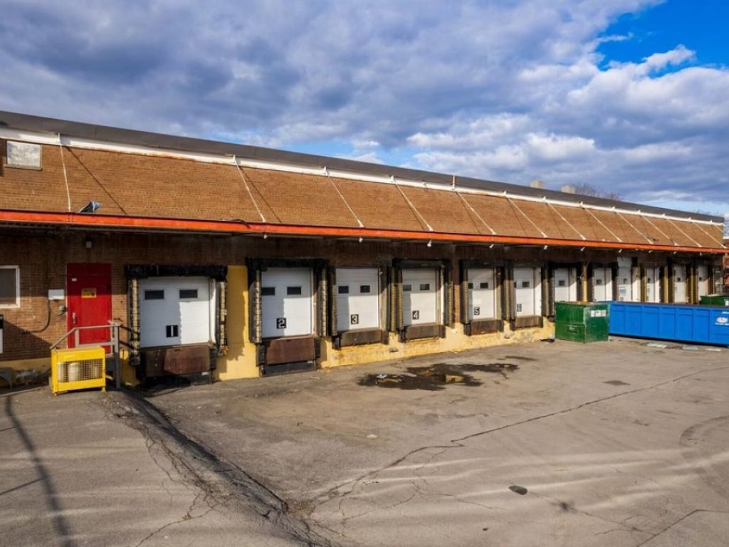 Industrial space for rent in Montreal 