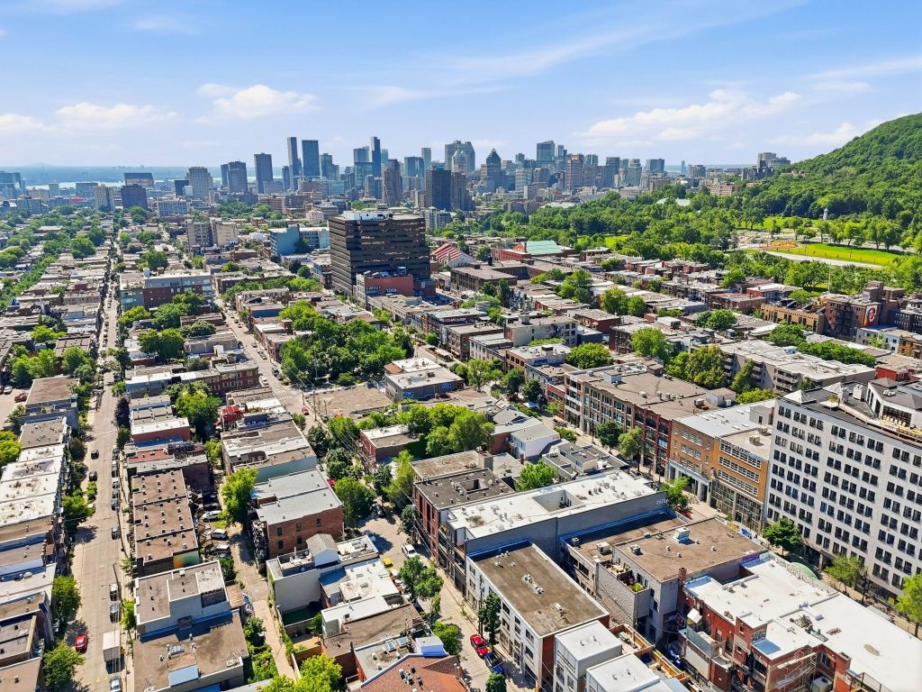 4,110 sq. ft. Commercial Space for Sale in Plateau-Mont-Royal