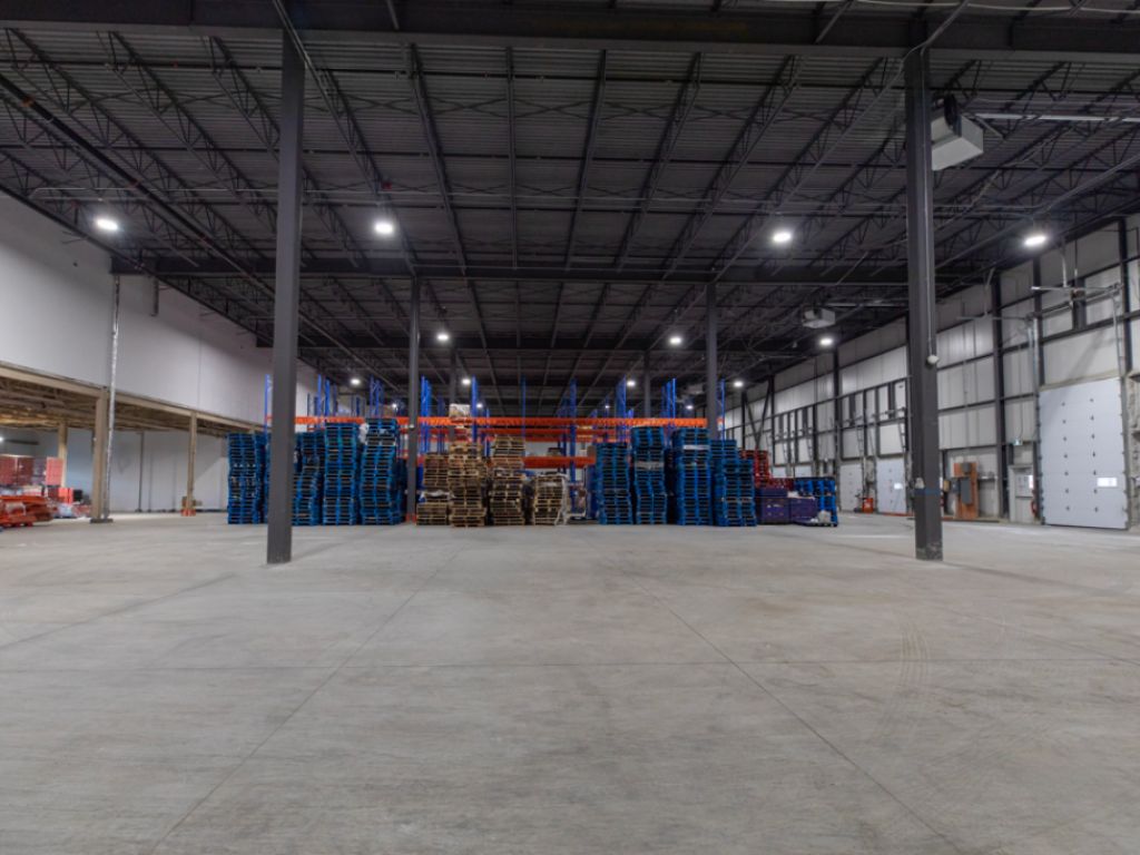 INDUSTRIAL WAREHOUSE FOR RENT, CANDIAC - 12,395 TO 55,934 ft2