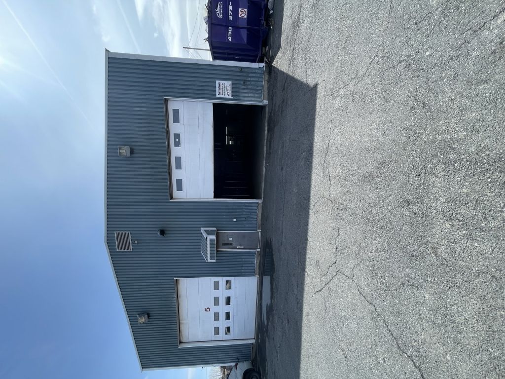 Local commercial � louer, espace bureau et garage pour maintenance et entreposage