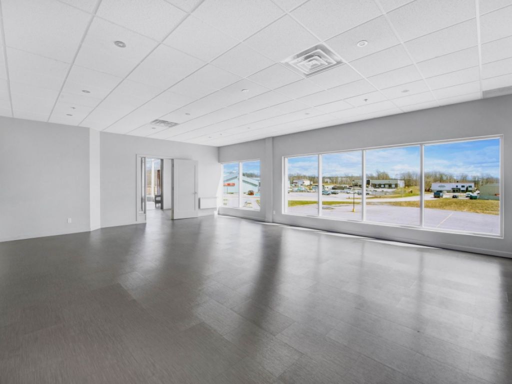 Locaux commerciaux / Bureaux NEUFS ou EXISTANTS  louer au 200 rue Commerciale, Donnacona.