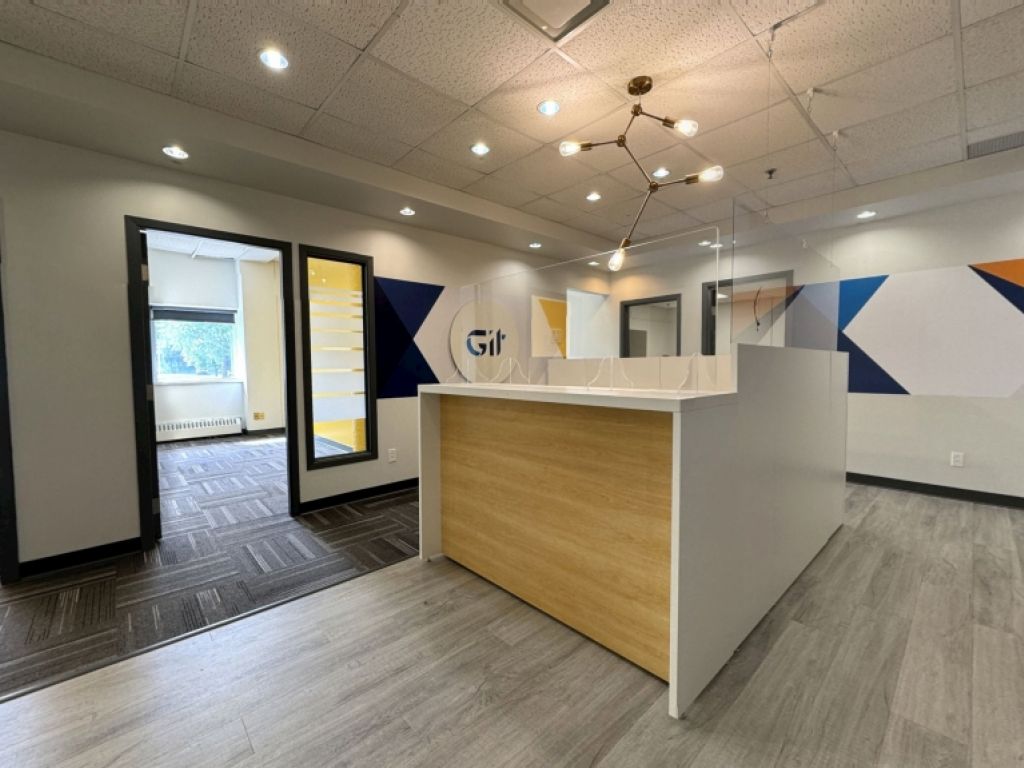 Bureau 220 - Plaza Laval  Ste-Foy