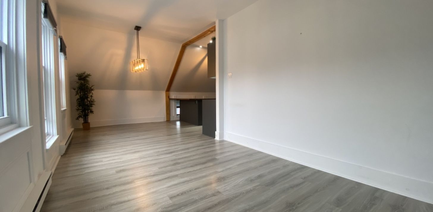 Local commercial-bureaux rénovés à louer au coeur de Sutton  - À louer