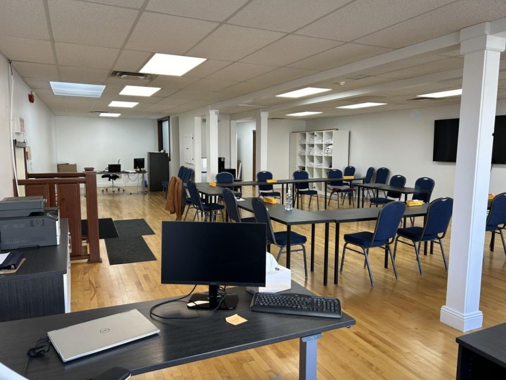 Office for rent 1414 sqft on 2nd floor downtown St-Jerome