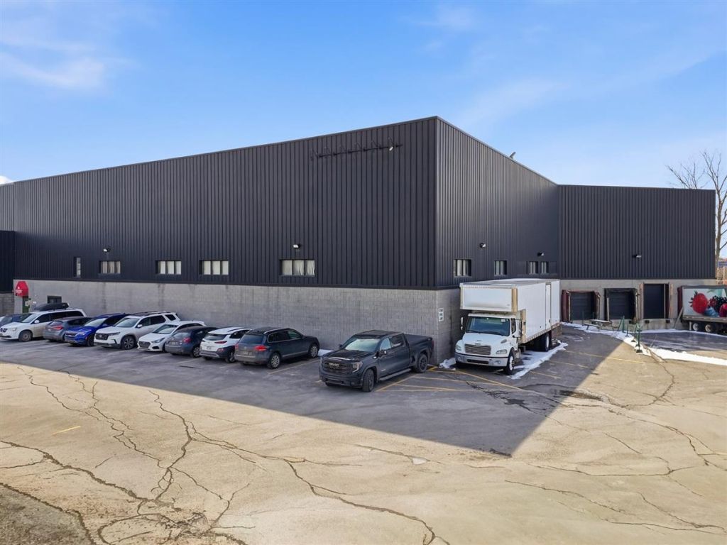 Industrial condo for lease or sale � 36,920 sq.ft. � Boisbriand