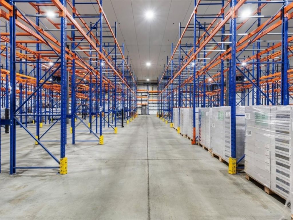 Industrial building for sale