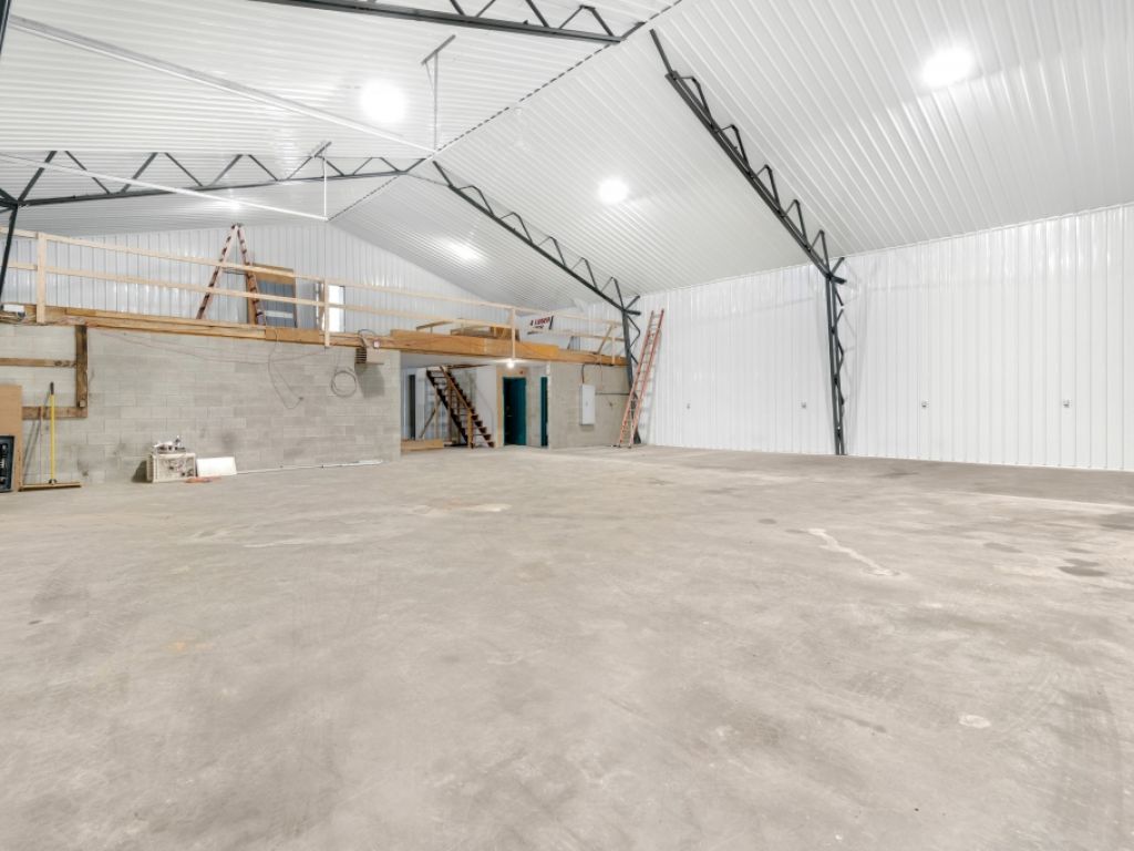 Prime Commercial Location - 3191 King E., Sherbrooke