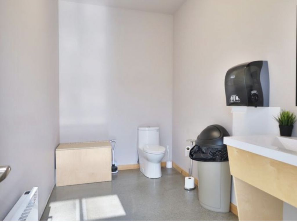 Great space Industrial and/or Commercial - Showroom - Office Space for Rent