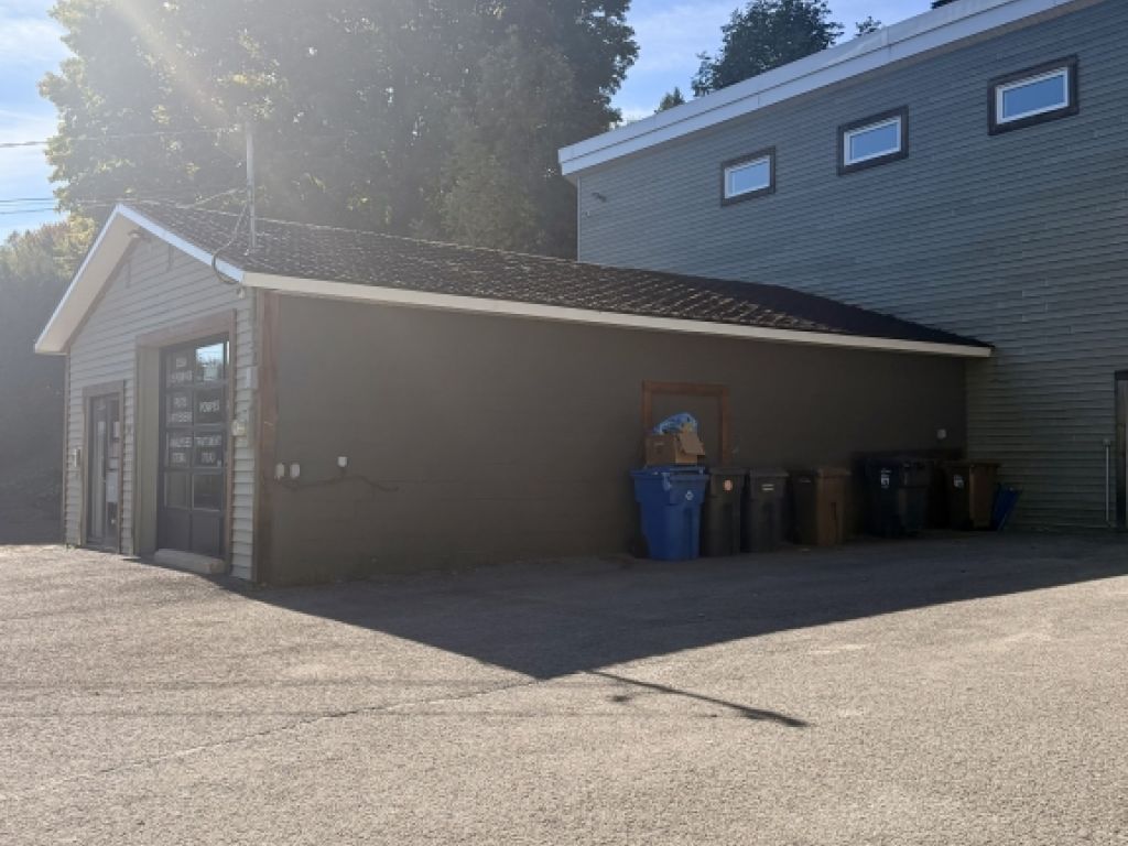 Local commercial - Bureaux et Garage