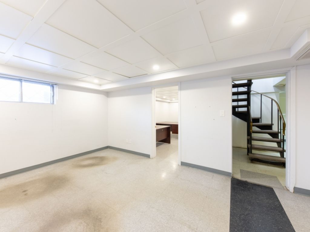 Turnkey industrial space in Boisbriands strategic business district