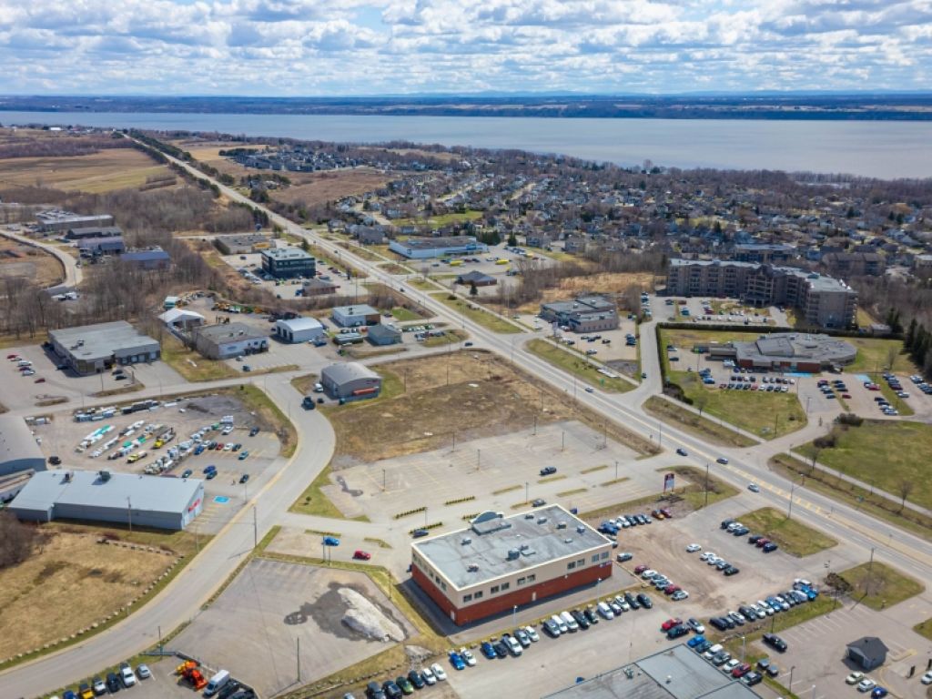 Locaux commerciaux / Bureaux NEUFS ou EXISTANTS  louer au 200 rue Commerciale, Donnacona.