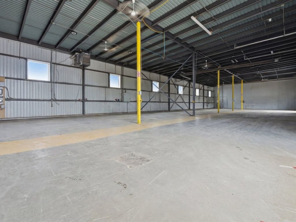 Industrial building for sale
