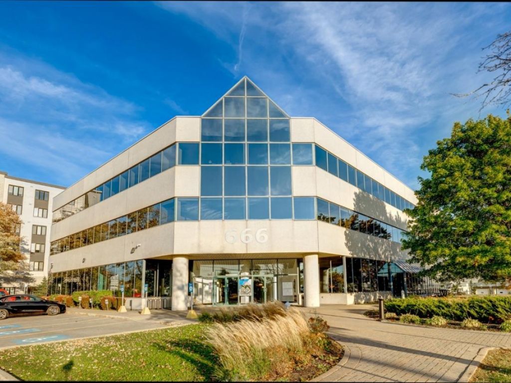 Espace bureau � louer - 666 Boul. St-Martin O., local 220