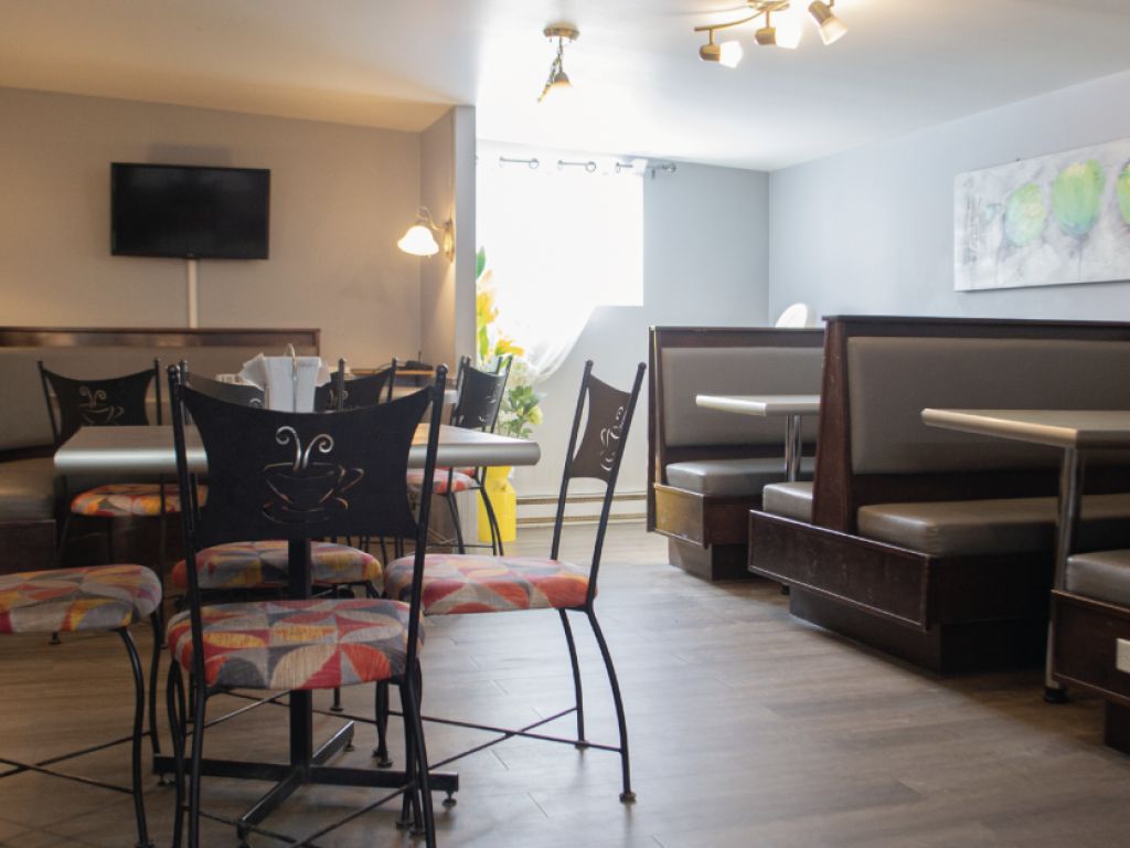 Well-established grocery store with a strong local clientele � Saint-Th�ophile