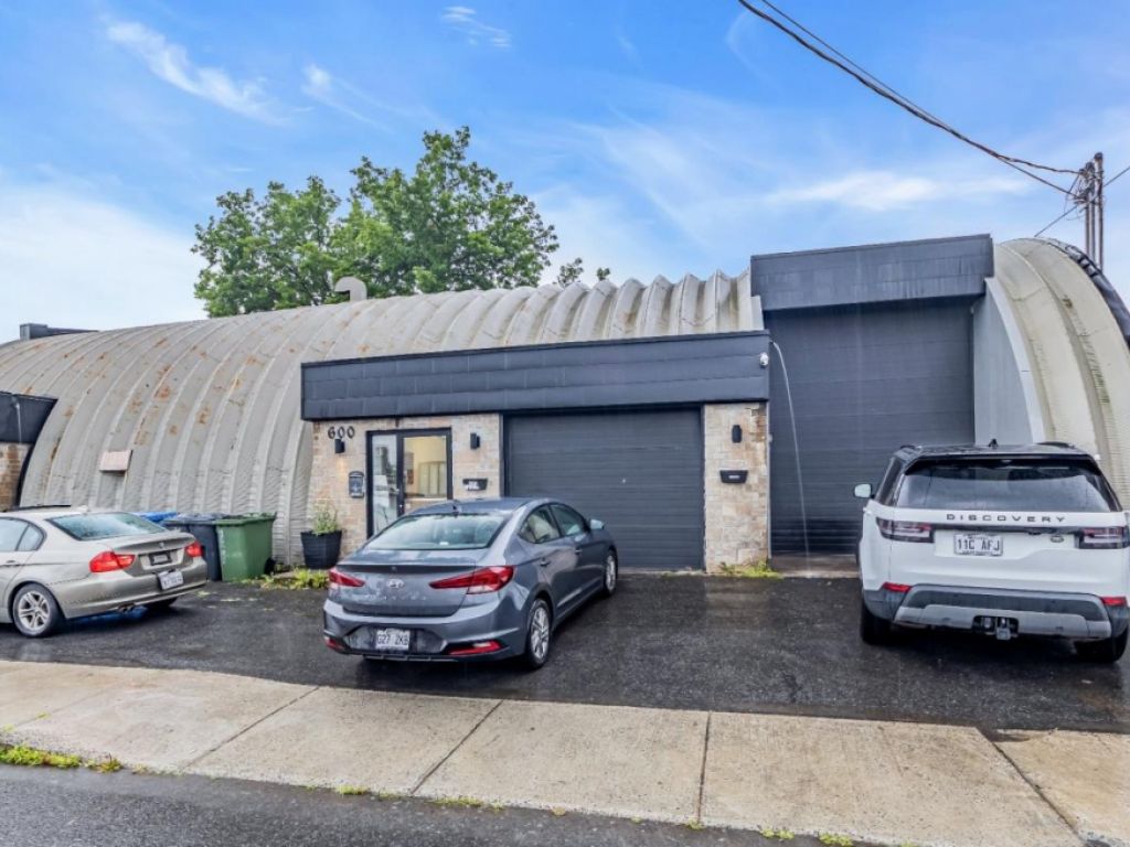 Commercial building on St-Jean in La Prairie