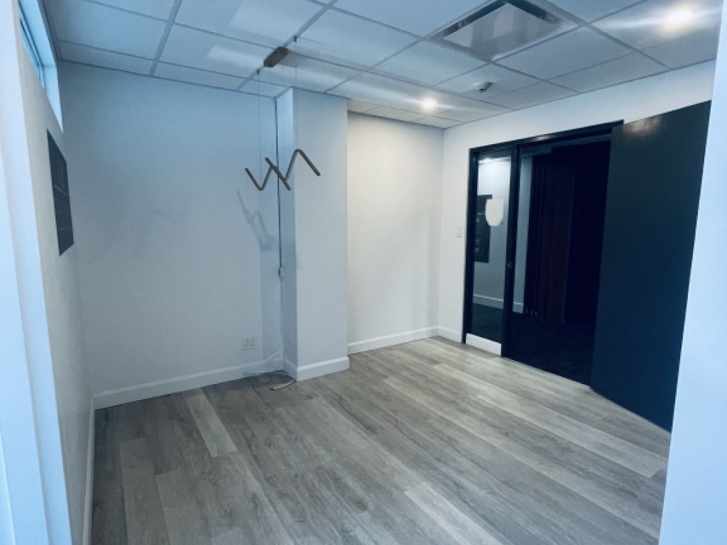 Office for rent - 465 rue Victoria St-Lambert Rive-Sud - 900 pi2