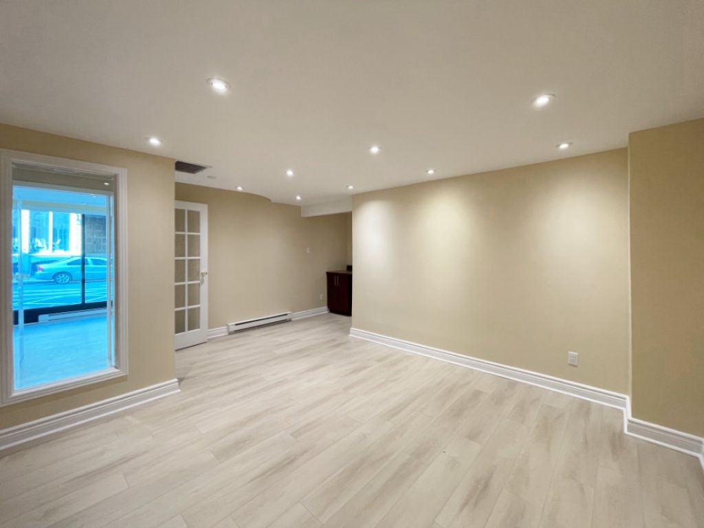 Prime location in the heart of Old Montr�al