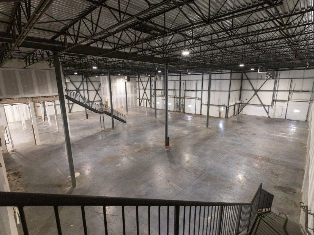 Local industriel � louer de 22 560 PI� | Laval