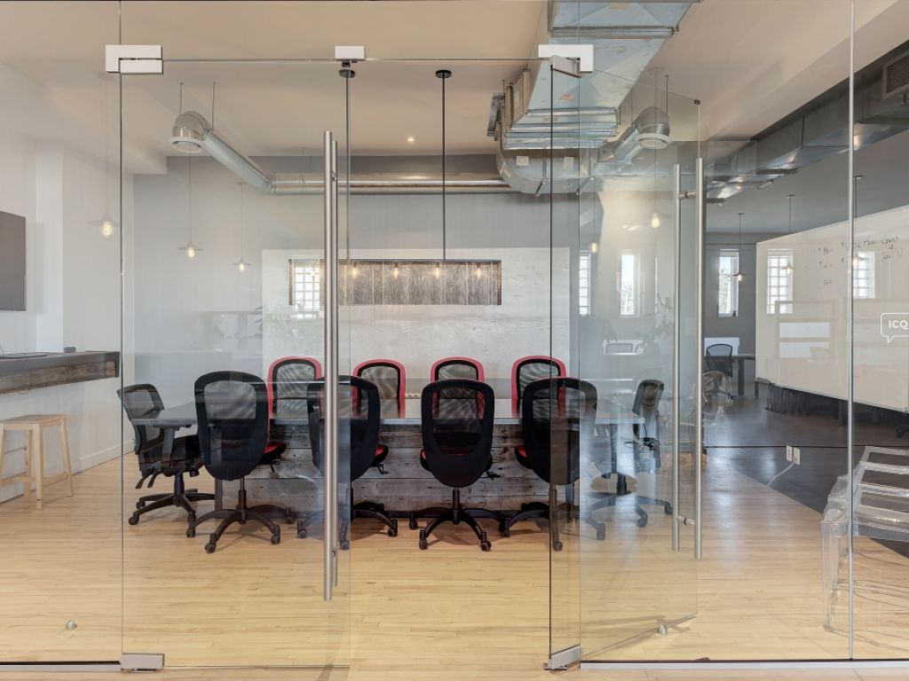 exceptional location Turnkey office next to Cinema Beaubien