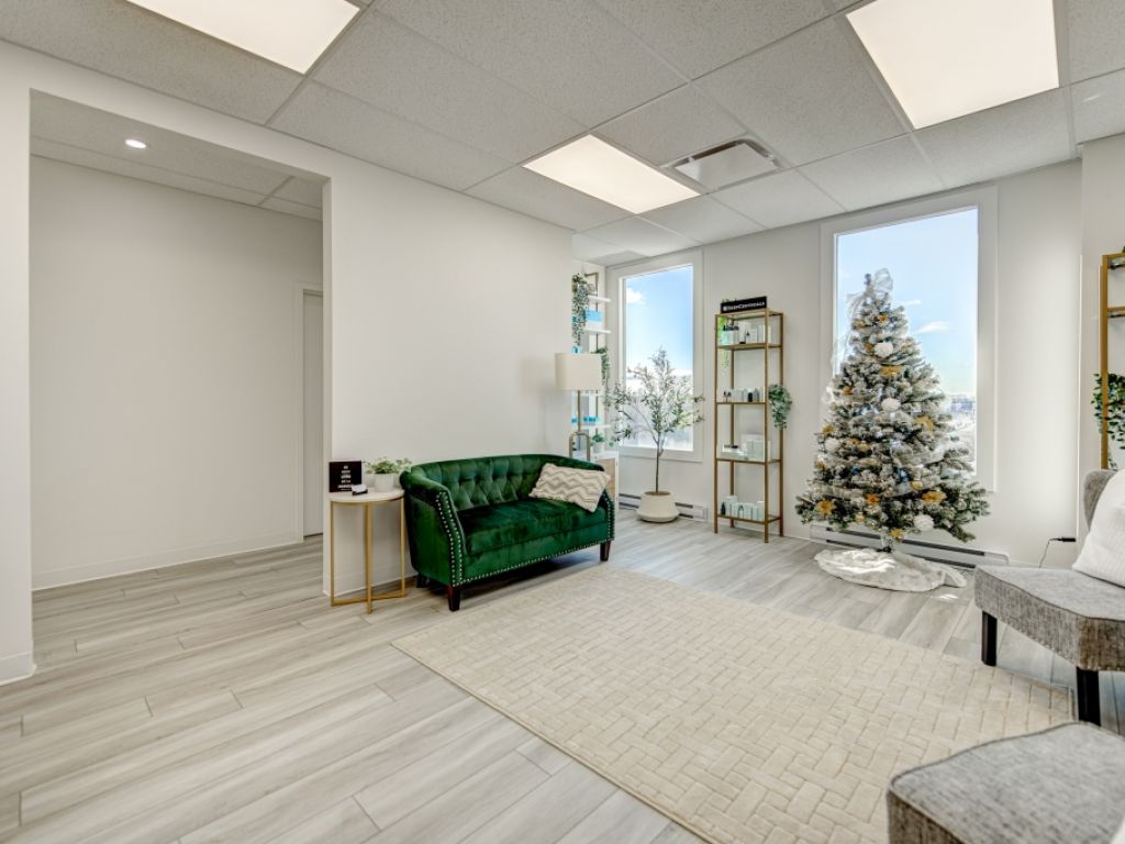 OFFICE TO RENT 1157 SQF, LAVAL