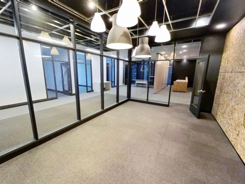 BUREAUX - 305 REN�-L�VESQUE OUEST