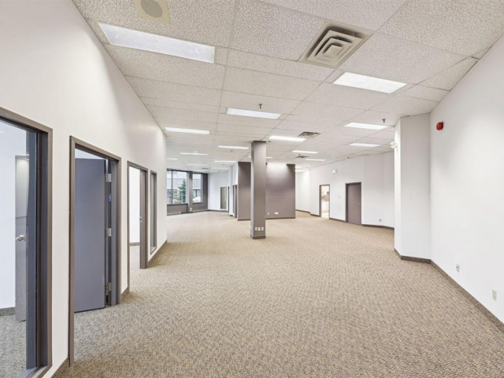 Espace bureau � louer - 666 Boul. St-Martin O., local 110