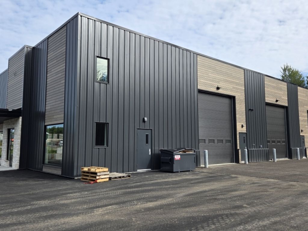 LOCAL INDUSTRIELPONT-ROUGE, QC - 1500PC