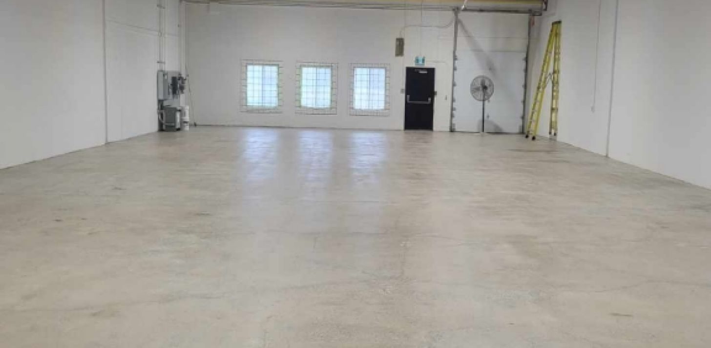 1 Espaces industriels  *4600 p.c.* &agrave; Longueuil - &Agrave; louer