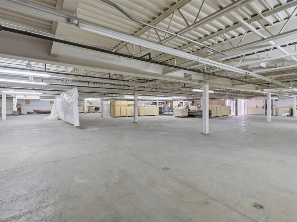 Industrial condo for lease or sale � 36,920 sq.ft. � Boisbriand