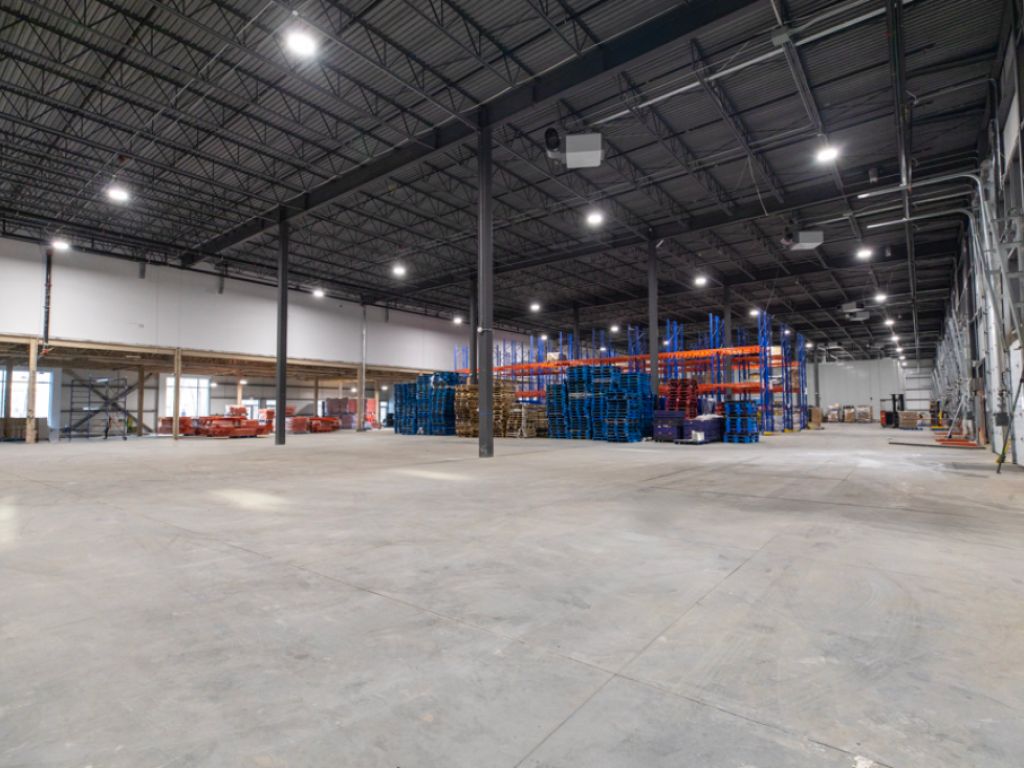 INDUSTRIAL WAREHOUSE FOR RENT, CANDIAC - 12,395 TO 55,934 ft2