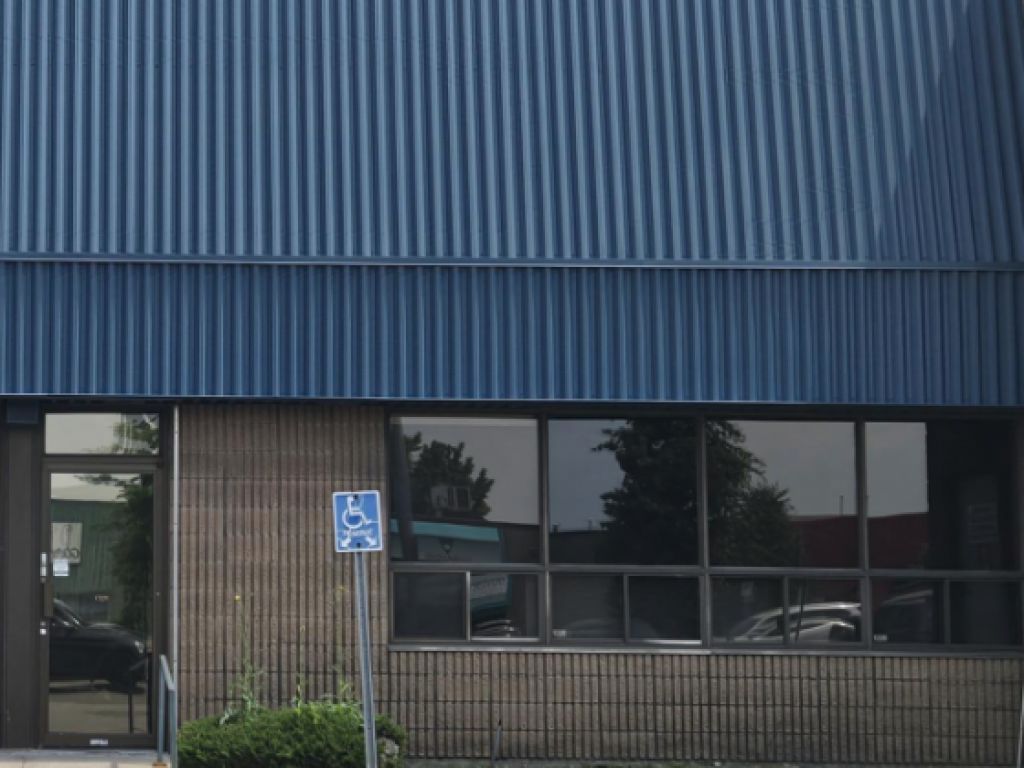 Warehouse for rent from 2,000 to 100,000 sf in Lachine