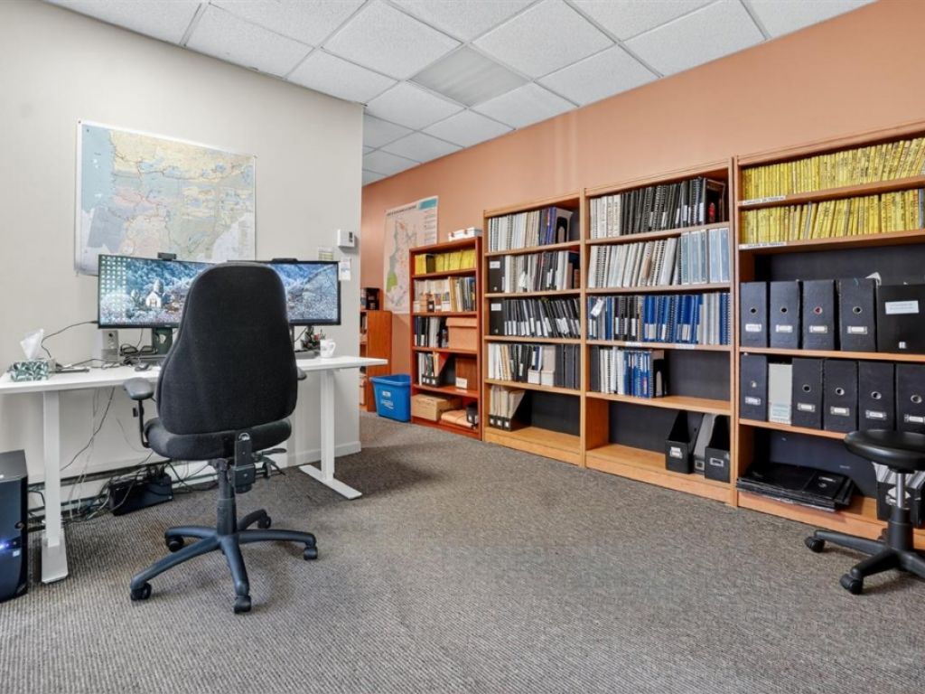 B�tisse commerciale/Bureau � vendre