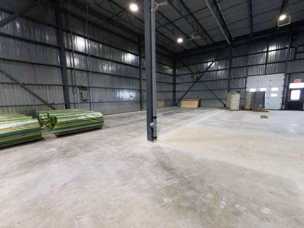 ESPACE INDUSTRIEL AVEC BUREAUX - LVIS