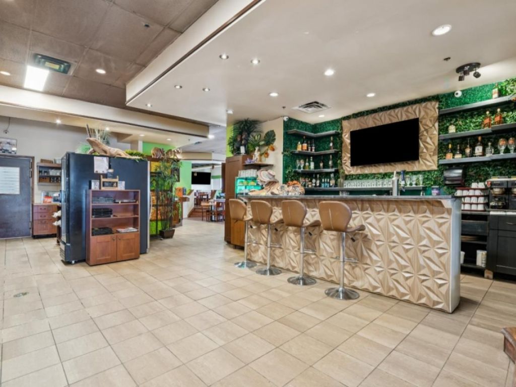 Restaurant tout �quip� avec terrasse � vendre Boucherville