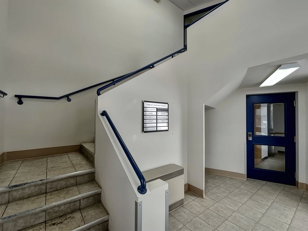 Local Industriel/Commercial � louer - Jonqui�re - 200 � 11 000 pi2 