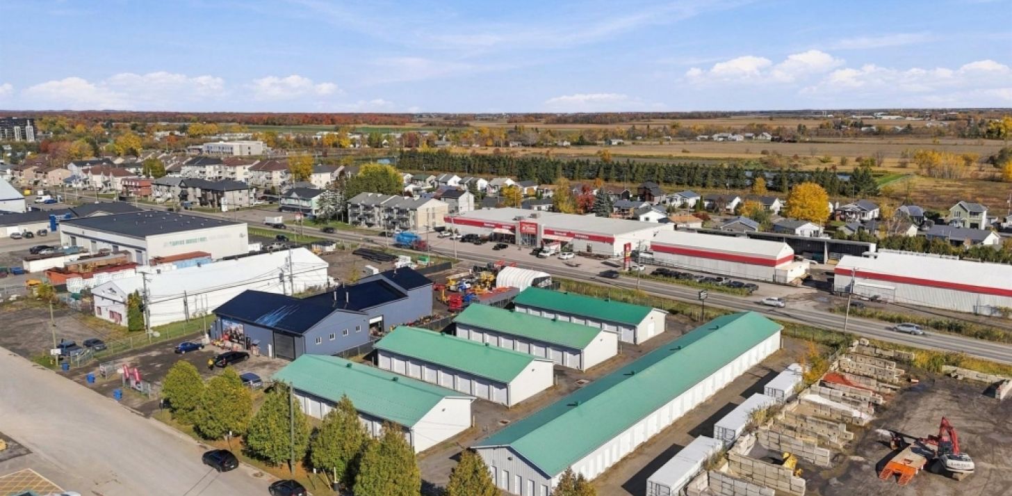 B&acirc;tisse industrielle � 280 Rue Industrielle, Saint-Lin/Laurentides - For Sale