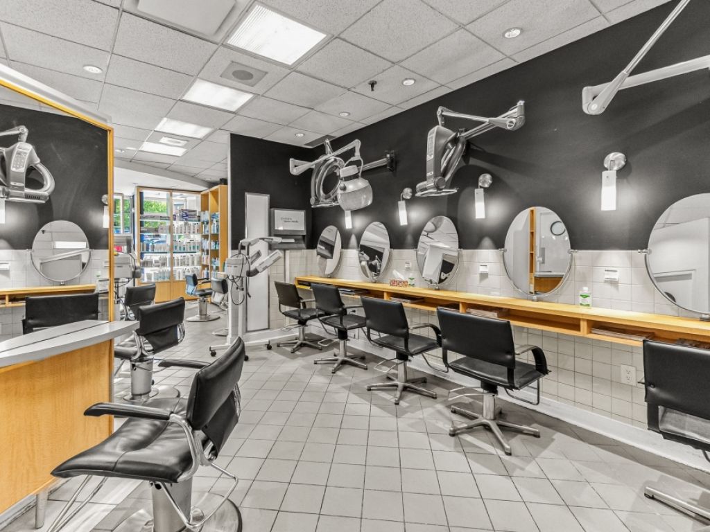 Local commercial � louer � Sainte-Foy � Plaza Laval, 2750, chemin Sainte-Foy, local 103