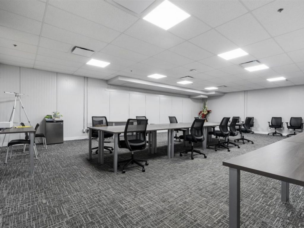 Espace industriel � louer - 1320-1324 Av. de la Gare