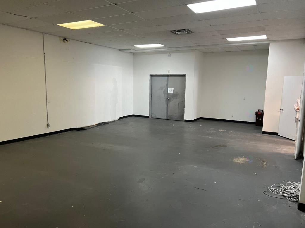 3,400 sqft Prime Location on Jean-Talon East St-Leonard