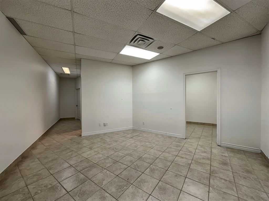 OFFICE SPACE FOR RENT - VERY BUSY 