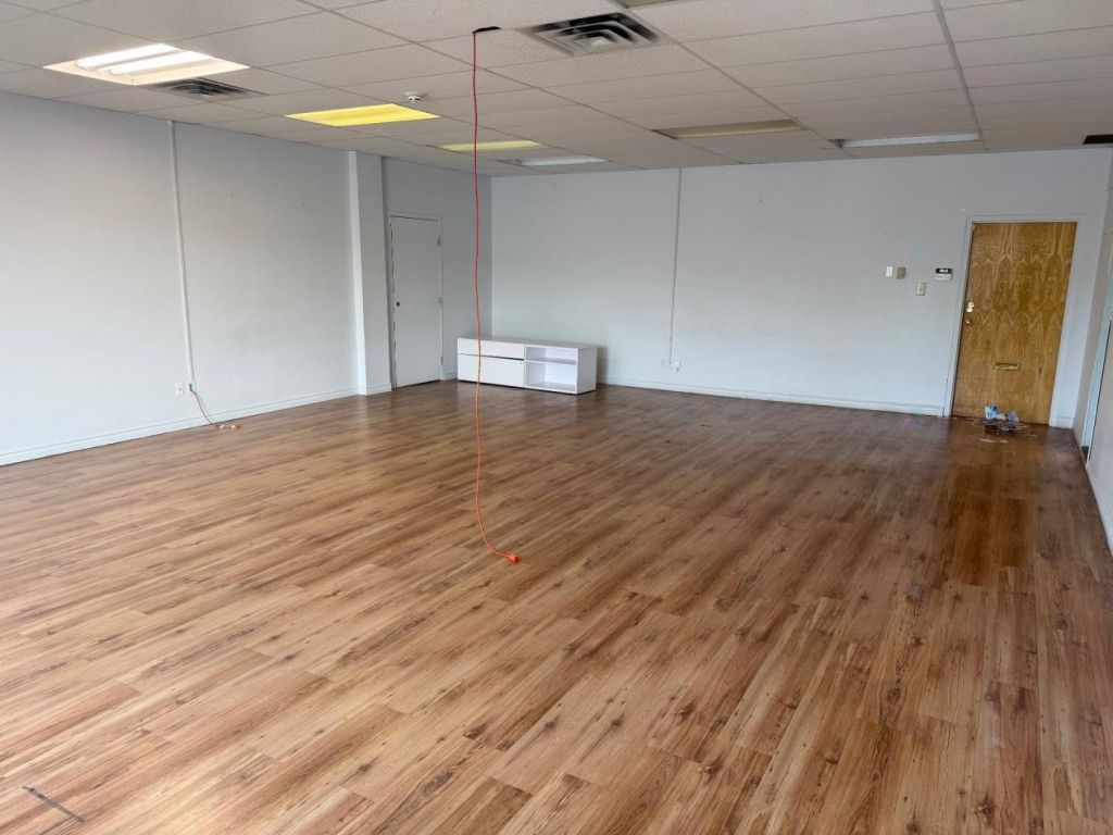 Bureau 577$/mois* dans centre d'achat achaland� de Montr�al