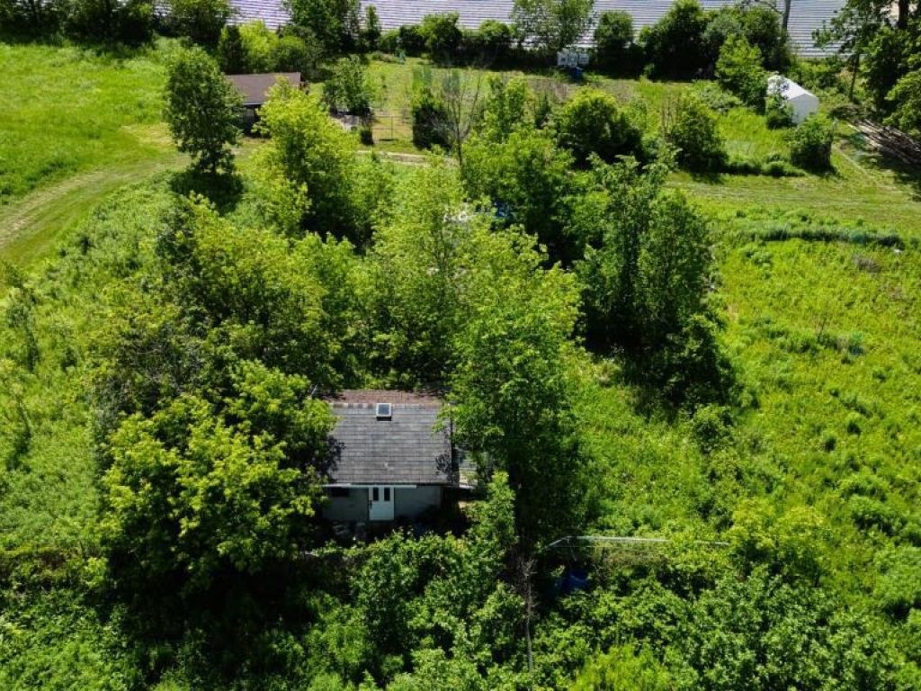 9,000 sq.ft. Agricultural land for rent in Laval (Auteuil)