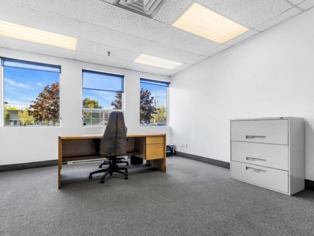 Condo industriel 11200 pc avec entrept et bureau  Brossard