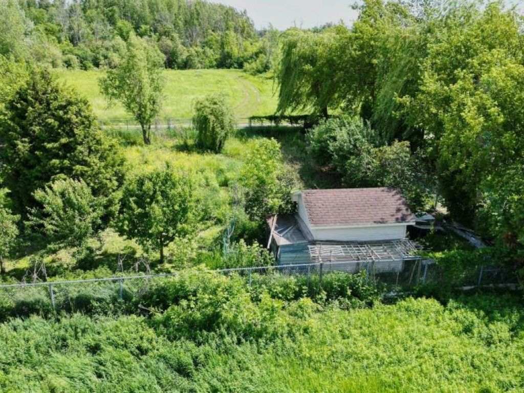 9,000 sq.ft. Agricultural land for rent in Laval (Auteuil)